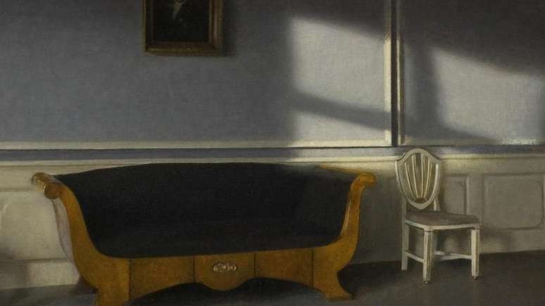 Exposição em Paris resgata obra do artista do século 19 que pintou interiores desconfortavelmente vazios