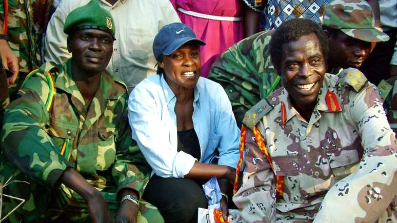 Betty Bigombe com o negociador do LRA, Brig Sam Kolo (à direita)