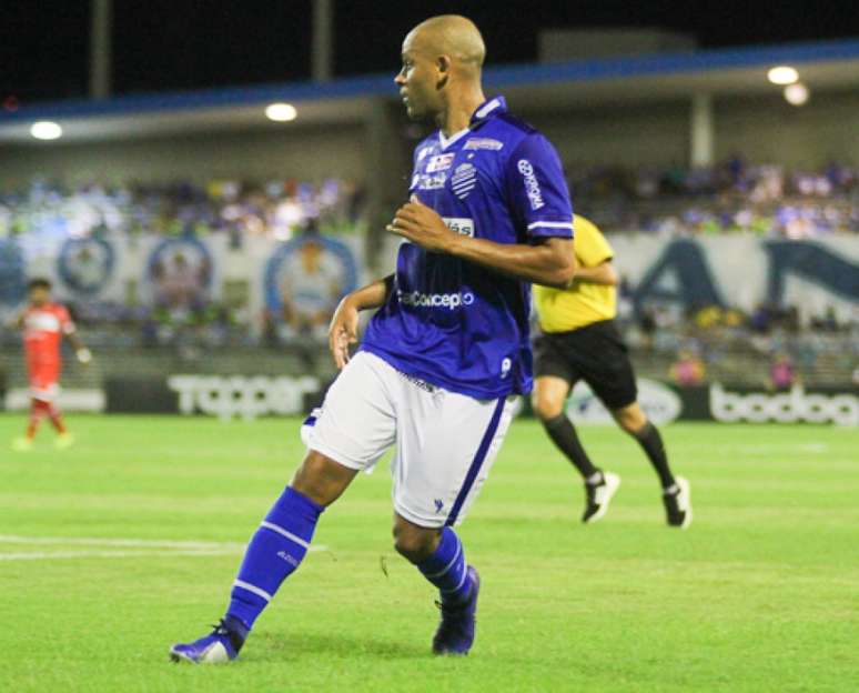 Carlinhos atuando pelo CSA no Campeonato Brasileiro (Foto: Divulgação/CSA)