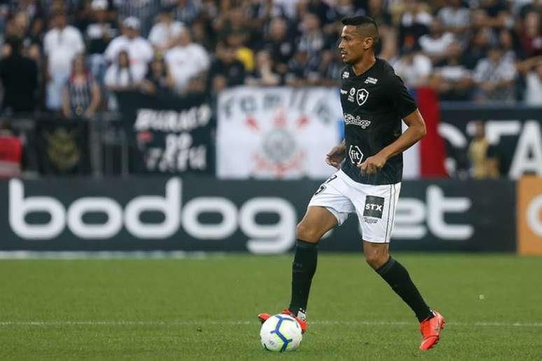 Cícero atuou como primeiro volante (Foto: Vítor Silva/Botafogo)