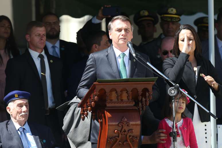O presidente Jair Bolsonaro participa, em Resende (RJ), de solenidade na Academia Militar das Agulhas Negras (Aman) para a entrega de Espadins aos cadetes do 1º ano
