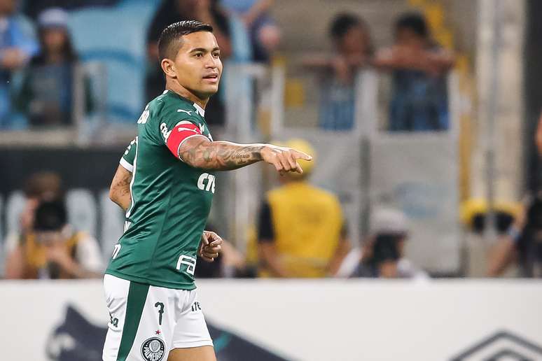Dudu, do Palmeiras, comemora seu gol durante partida contra o Grêmio, válida pela 15ª rodada do Campeonato Brasileiro 2019, na Arena Grêmio, em Porto Alegre