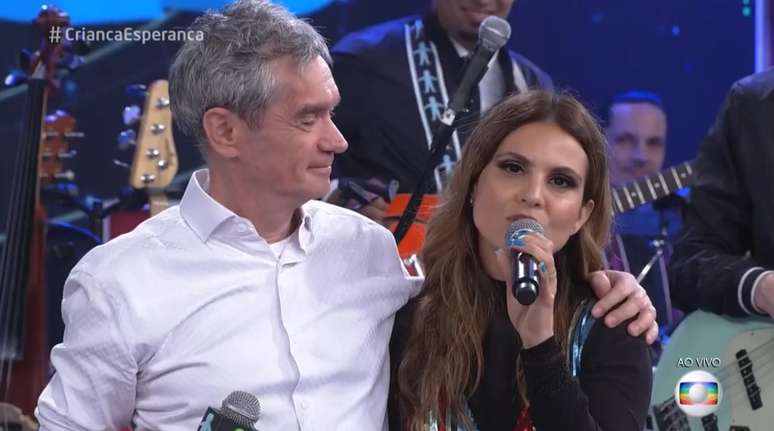 Serginho Groisman e a cantora Aline Barros 