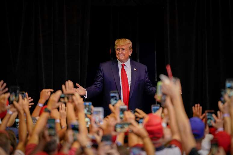 Presidente dos EUA, Donald Trump. acena a simpatizantes durante com&iacute;cio em Cincinnati
01/08/2019 REUTERS/Bryan Woolston