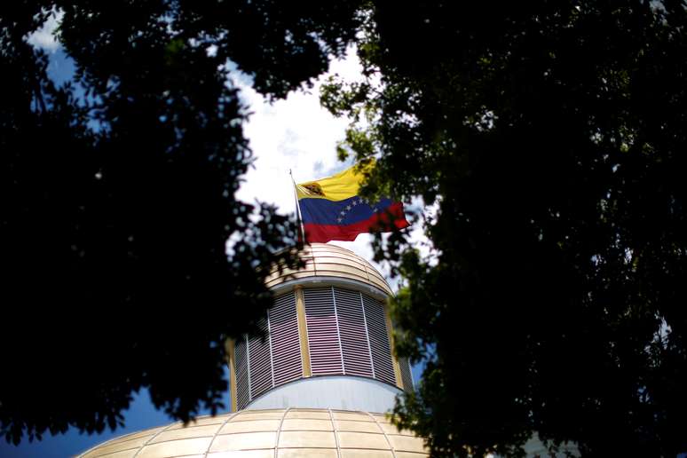 Bandeira da Venezuela no prédio da Assembleia Nacional do país, em Caracas
10/05/2019 REUTERS/Ivan Alvarado