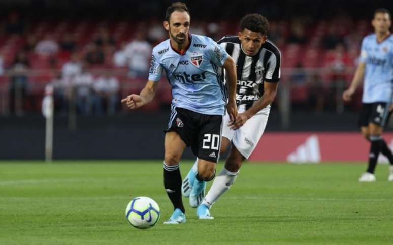 Juanfran fez boa estreia pelo São Paulo (Rubens Chiri/saopaulo.net)
