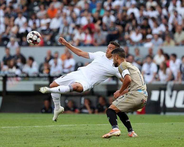 Brasileiro marcou um golaço de voleio (Foto: Divulgação)