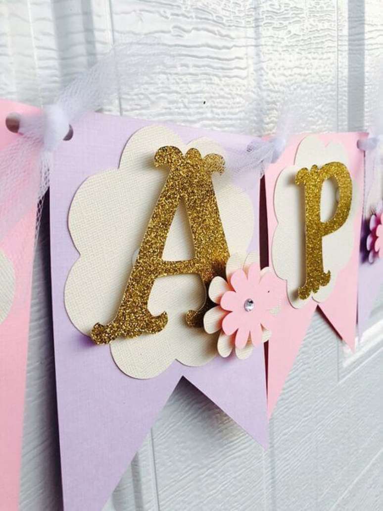 23. A decoração de festa infantil pode ser ainda mais bonita com os moldes de letras grandes – Por: Etsy