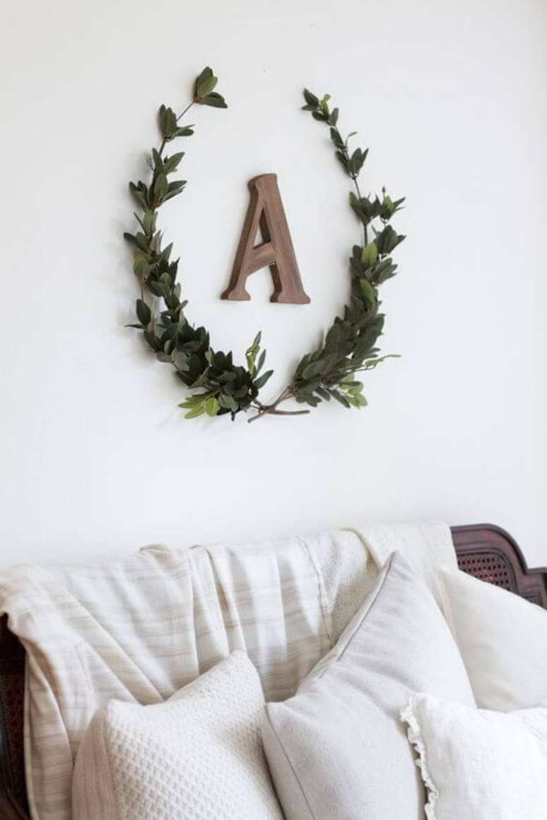 25. Escolha moldes de letras para combinar com a decoração da sua sala de estar – Por: Pinterest