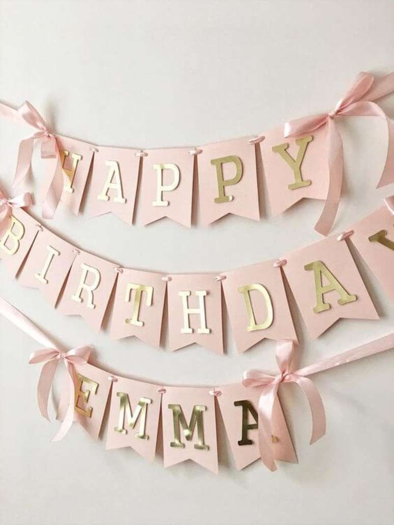 41. As festas de aniversário ficam lindas com os moldes de letras grandes – Por: Pinterest