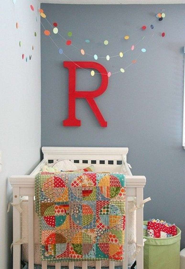 51. Decore o quarto infantil com os moldes de letras do alfabeto, combine as cores do quarto e deixe a decor incrível – Por: Pinterest