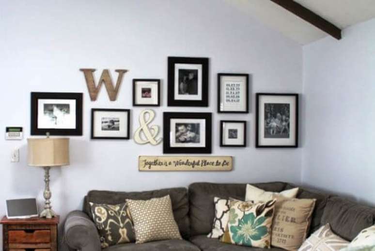 10. Misture os moldes de letras com quadros decorativos para ter uma linda decoração – Por: Pinterest