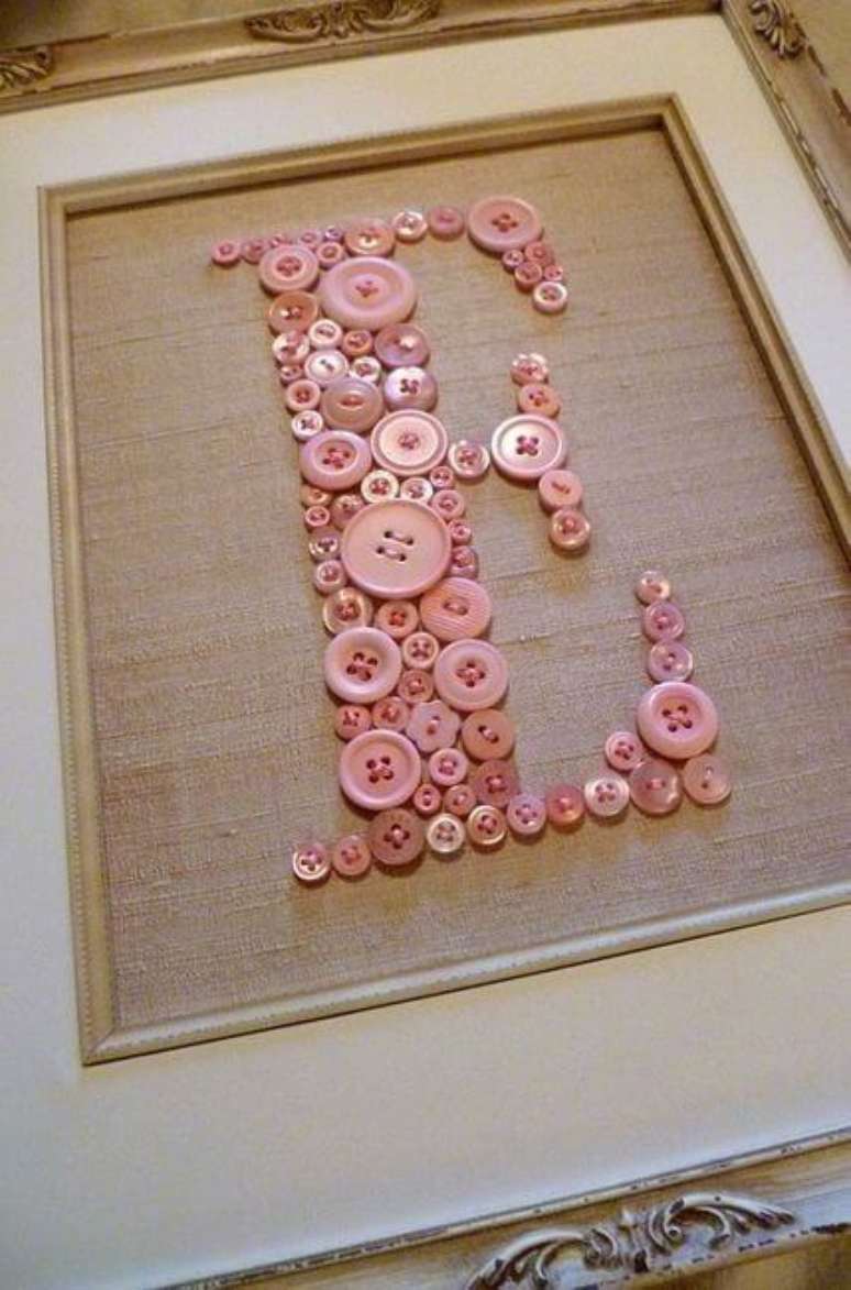 4. Moldes de letras feito com botões – Por: Pinterest
