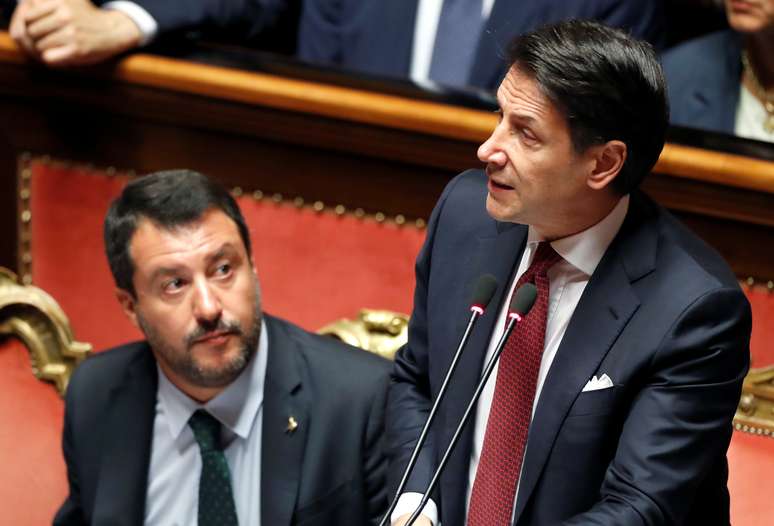 Premiê italiano, Giuseppe Conte, discursa no Senado da Itália ao lado do vice-primeiro-ministro Matteo Salvini
20/08/2019 REUTERS/Yara Nardi 