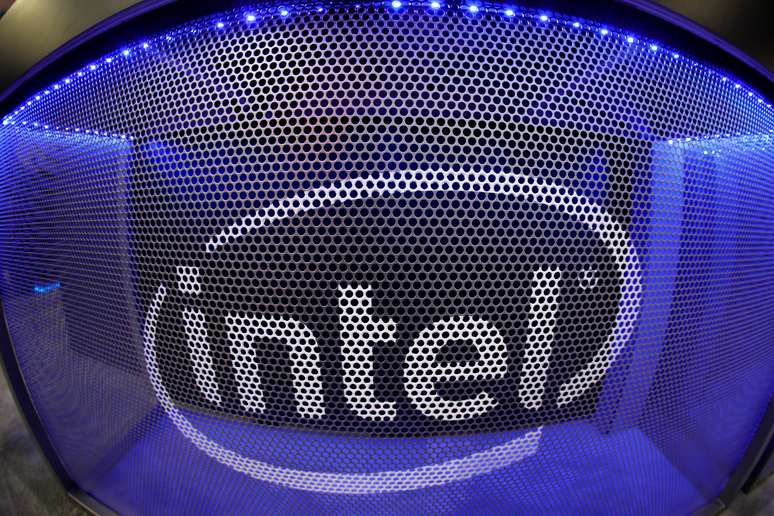 Logotipo da Intel é mostrado durante abertura da E3, feira de games na Califórnia. 11/6/2019.  REUTERS/Mike Blake