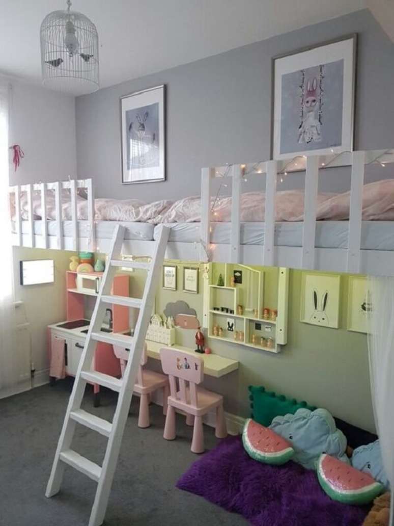 58. Inove na decoração do quarto infantil incluindo gaiolas decorativas como luminária. Fonte: Pinterest