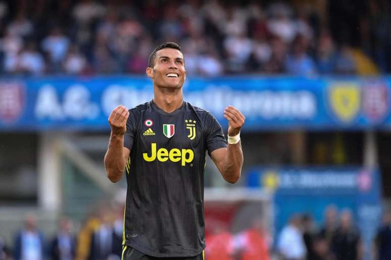 Cristiano Ronaldo com as cores da Juventus (Foto: AFP)
