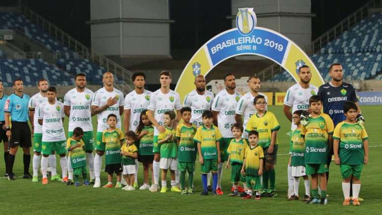 Cuiabá foi a campo sem a companhia do Figueirense e venceu o confronto (Foto: Matheus Dias/FFC)