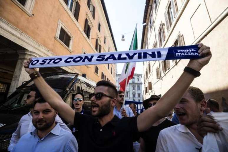 Liga retira moção de censura contra premier da Itália