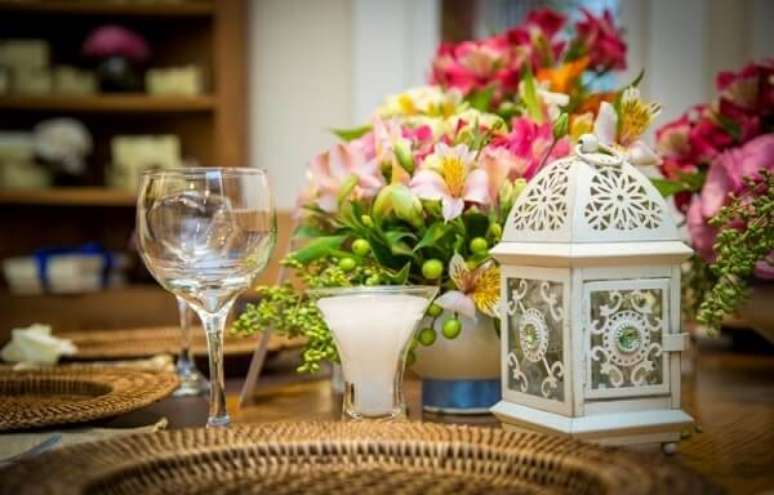 28. Gaiolas decorativas pequenas servem para decorar o centro das mesas. Fonte: Pinterest
