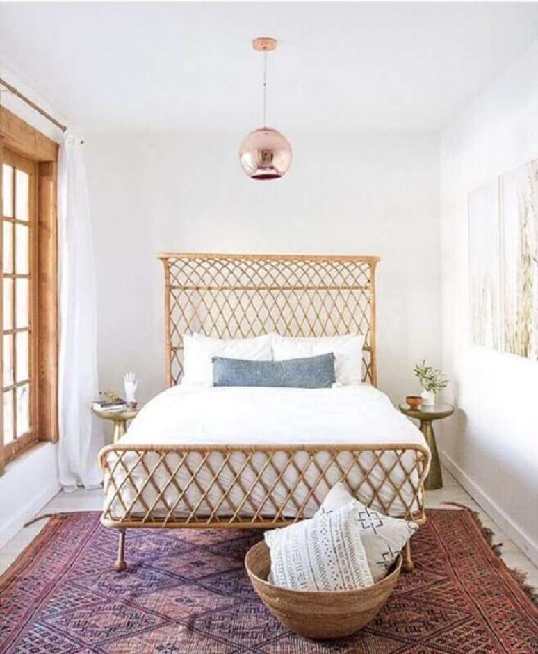 45. Pendente para quarto de casal com acabamento metalizado rose gold &ndash; Foto: Anthropologie