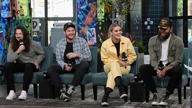 Jonathon Douglass, Matt Crocker, Taya Smith e Joel Houston, integrantes da Hillsong United, fazem sucesso nas redes sociais