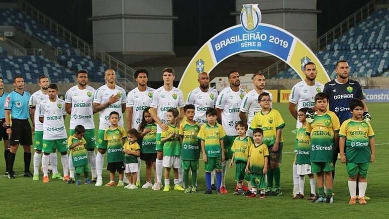 Jogadores do Cuiabá entraram em campo, mas os do Figueirense, não