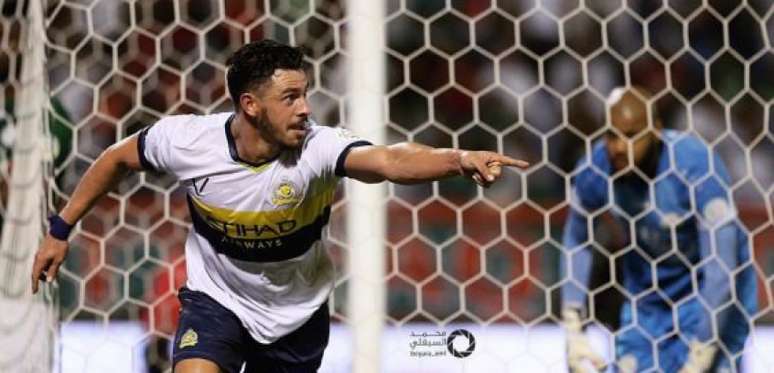 Meia em campo pelo Al Nassr (Foto: Divulgação)