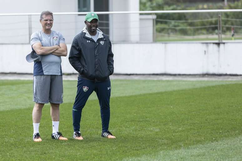 Oswaldo de Oliveira e Marcão no treinamento do Fluminense (Foto: Daniel Perpetuo/Fluminense)