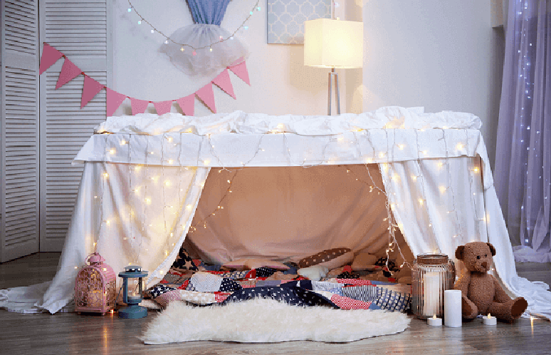 10. Cabaninha infantil feita com mesa da sala de jantar. Fonte: MMartan