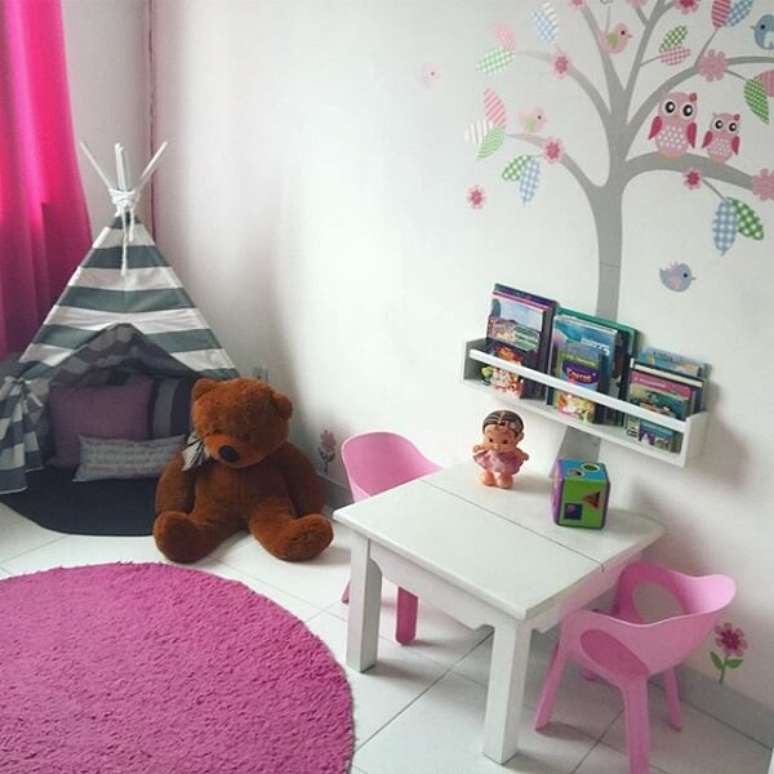 40. Cabaninha infantil listrada para quarto de menina. Fonte: Pinterest