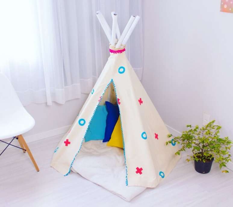 3. Cabaninha infantil Teepee complementa a decora&ccedil;&atilde;o do quarto. Fonte:&nbsp;Karla Amadori