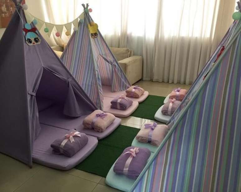 44. Festa do pijama com cabaninha infantil. Fonte: Pinterest