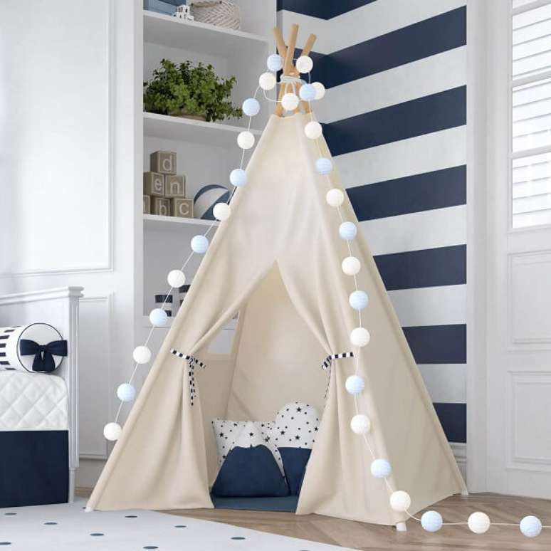 46. Quarto com decora&ccedil;&atilde;o tem&aacute;tica de marinheiro e cabaninha branca. Fonte: Ficar Gr&aacute;vida