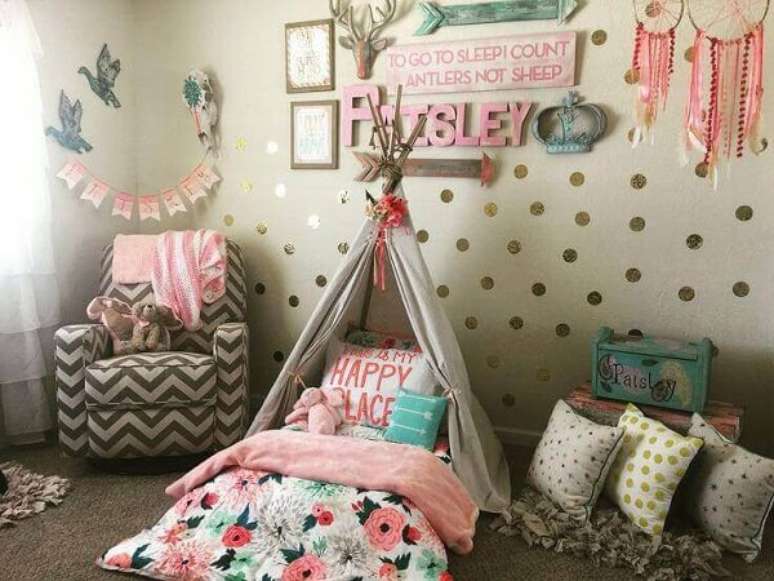 49. Quarto montessoriano feminino com cabaninha infantil. Fonte: Pinterest