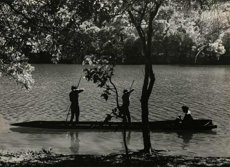 Considerado um dos responsáveis pela renovação do fotojornalismo brasileiro, fotógrafo francês Jean Manzon compartilha nas imagens uma história do País