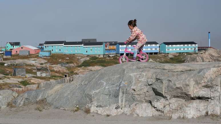 A maioria da população da ilha, que foi uma colônia dinamarquesa, é de origem Inuit