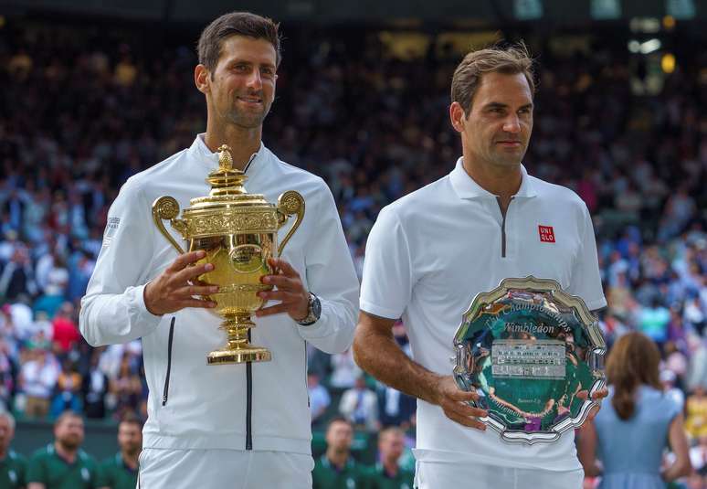 Novak Djokovic e Roger Federer após final de Wimbledon
14/07/2019 Susan Mullane-USA TODAY Sports