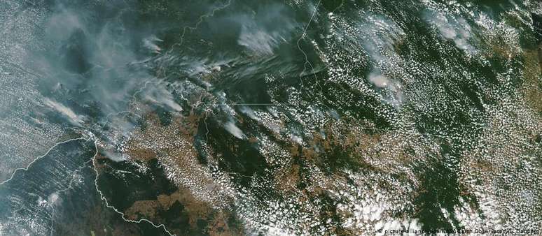 Imagens de satélite da Nasa mostram fumaça de incêndios na Amazônia