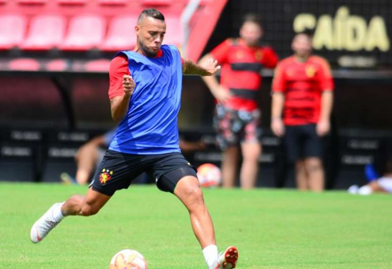 Guilherme vive boa temporada pelo Sport, mas pode mudar de ares em breve (Anderson Stevens/Sport)