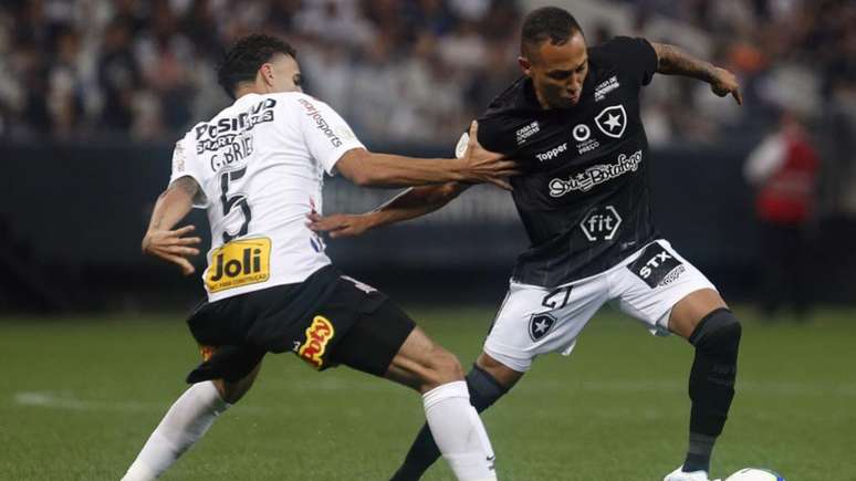 Lucas Campos em ação pelo Botafogo, contra o Corinthians (Foto: Vítor Silva/Botafogo)