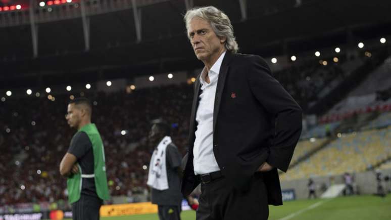 Jorge Jesus durante a partida contra o Internacional, no Maracanã (Foto: Mauro Pimentel/AFP)