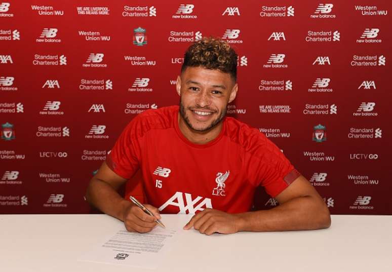 Chamberlain assinou novo contrato com Liverpool (Foto: Divulgação)