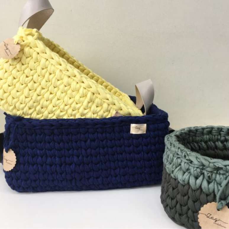 48. Al&ccedil;as s&atilde;o muito comuns em cesto de croch&ecirc;. Foto: Tua Casa