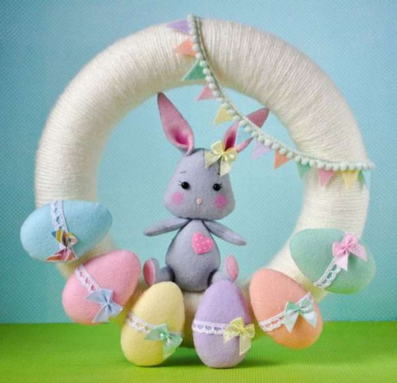 5. A guirlanda de feltro tamb&eacute;m pode ser usada na tem&aacute;tica p&aacute;scoa &ndash; Por: Bau De Menino