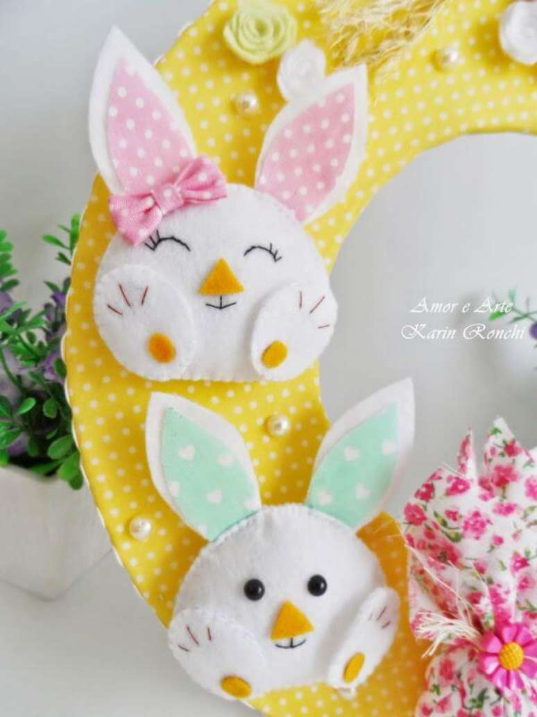 53. O coelho &eacute; uma linda op&ccedil;&atilde;o para colocar na sua guirlanda de feltro para pascoa &ndash; Por: Amor e Arte
