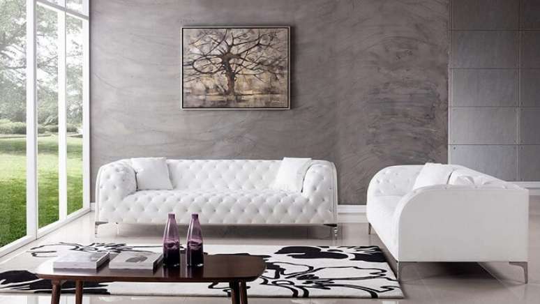 23. Tecido para sofá de couro branco para decoração minimalista. Fonte: Pinterest