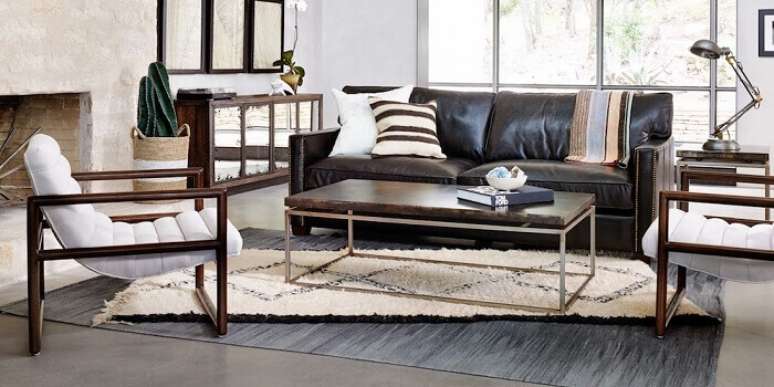 27. Tecido para sofá de couro preto. Fonte: Pinterest