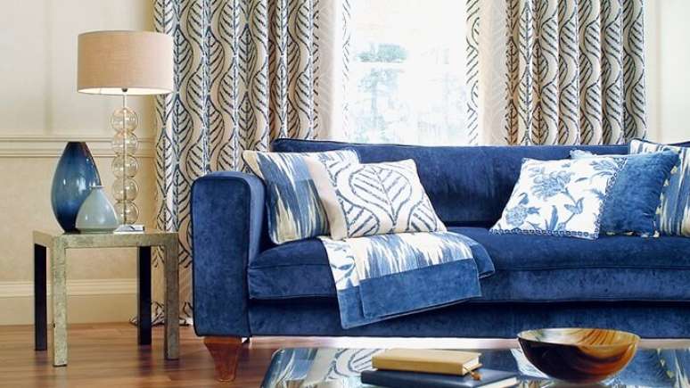 3. Tecido para sofá suede na cor azul. Fonte: Westwing