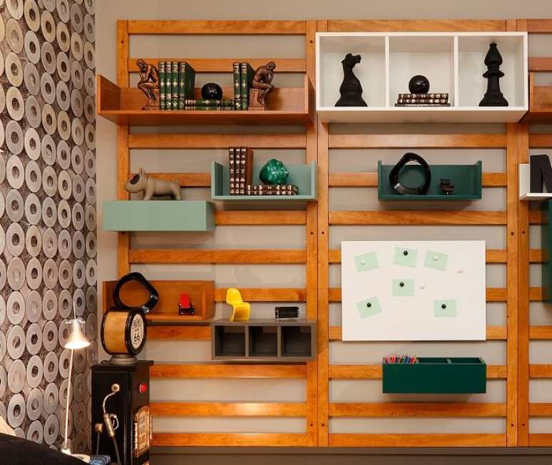 8. Nichos, gaveteiras e prateleiras devem fazer parte da composi&ccedil;&atilde;o de m&oacute;veis do quarto de estudante. Fonte: Pinterest